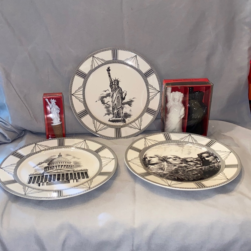 Statue Of Liberty, the White House, Mount Rushmore, salt and pepper, wine cork